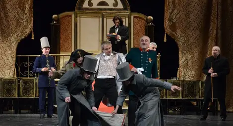 С бурни аплодисменти и много цветя публиката благодари за &bdquo;Ревизор&ldquo;