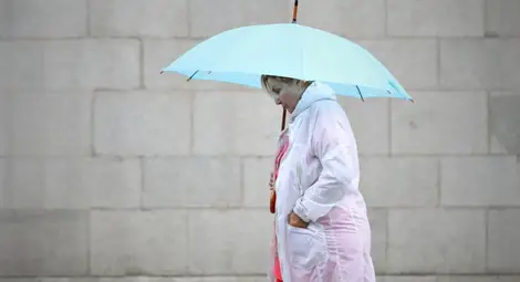 Дъжд над Източна, слънце над Западна България