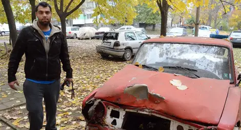Опел помете шест коли в опит за майсторско шофиране