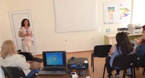 На откриването дойдоха преподаватели от 3 гимназии, за да направят презентации, гимназисти и един дядо на седмокласничка.