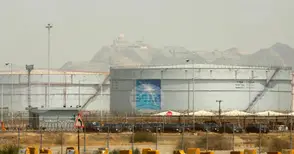 Саудитска Арабия намалява производството на петрол, съобщава Ройтерс