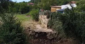 Неправилно изчислен шлюз довел до наводнението на стадиона в Басарбово