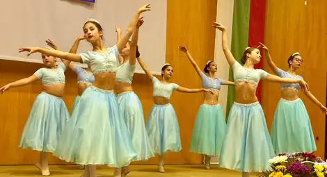 Над 120 деца и младежи от различни етнически групи се включиха в концерта „Да празнуваме заедно“ в Русе Над 120 деца и младежи от различни етнически групи се включиха в концерта „Да празнуваме заедно“ в Русе