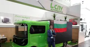 Създаденият в Русе първи български електромобил зарежда батериите от слънцето