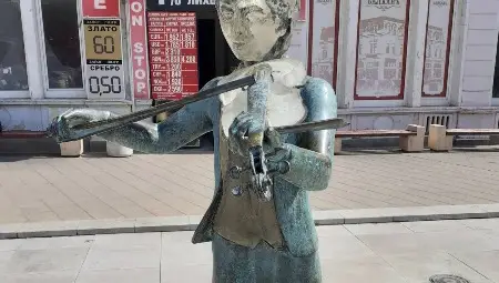 Цигуларчето пак остана без част от лъка си