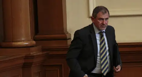 Методи Андреев: Ще гласувам против екипа, който предлага Димитър Радев Методи Андреев: Ще гласувам против екипа, който предлага Димитър Радев