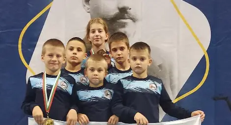 Титла и бронз при децата за  клуба по борба в Сливо поле