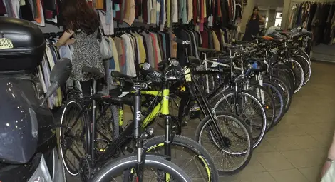 Смела продавачка задържа крадец на скъп велосипед