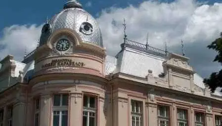 Библиотеката води в състезанието за нов сайт два дни преди финала