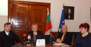 Сто заявления на кандидат-студенти вече приети в Русенския университет