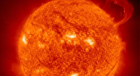 НАСА откри поток от плазма в Слънцето