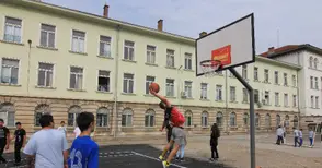 Нова баскетболна площадка радва учениците в „Йовков“