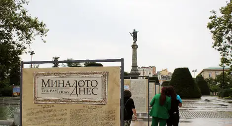 Петата изложба &bdquo;Миналото днес&ldquo; представя снимки на известни личности, посетили Русе /галерия/