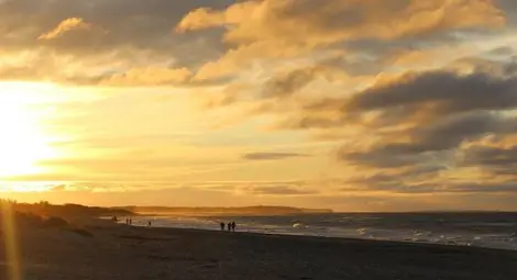 Силен вятър в 12 области, започва затопляне Силен вятър в 12 области, започва затопляне