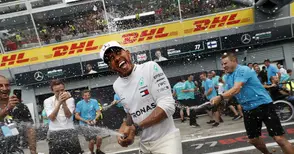 Хамилтън счупи рекорда на Шумахер с победа в Португалия