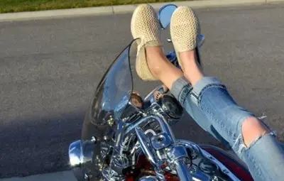 Лайън: Време е да споделим българските плетени обувки със света