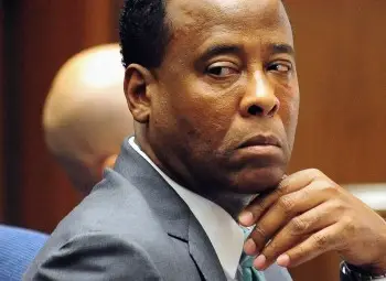 "Майкъл Джексън уби Майкъл Джексън"