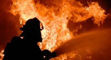 Млада жена настанена на лечение след пожар от късо съединение