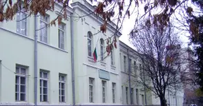 Директорката на „Отец Паисий“ с отличие от учителския синдикат