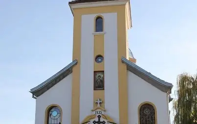 С нова ограда от ковано желязо посреща празника си храмът в Сандрово