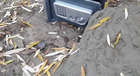 Металната каса беше извадена от Дунава от водолази от Горна Оряховица.