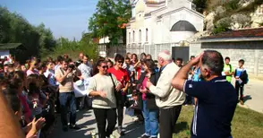 Армия от туристи направи поход по Поломието