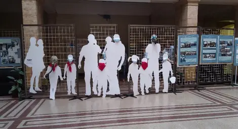 Инсталация &bdquo;СМОГ&ldquo; на ученици от училището по изкуствата. Снимка: Красимир СТОЯНОВ