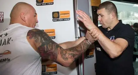 Полски боксьори се сбиха на пресконференция /видео/