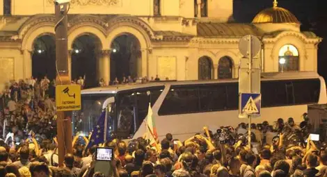 Прокуратурата се самосезира за кървавата нощ пред парламента