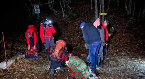 Вятър и мъгла пречат за извеждане на туристи под връх Ботев