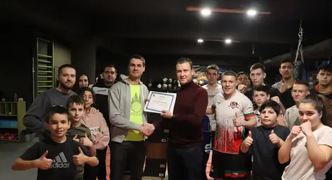 И трите русенски боксови клуба с призьори на държавното за юноши