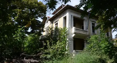 Клошари пак запалиха къщата на Бурови