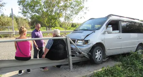 Удар между кола, бус и тир задръсти пътя към Дунав мост