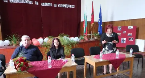 Дългогодишната учителка от Караманово Пламенка Костова дебютира със стихосбирката &bdquo;С нежност и обич в сърцето&ldquo;