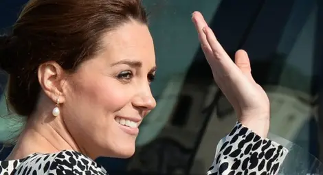 Кейт Мидълтън е приета в родилно отделение