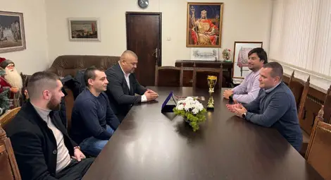 Пенчо Милков се срещна с русенските шампиони по полицейска лична защита и карате