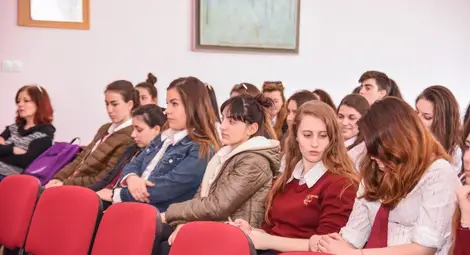 Как да защитят правата си обясни&nbsp;  съдия Николинка Чокоева  на ученици от Английската гимназия в Русе /галерия/