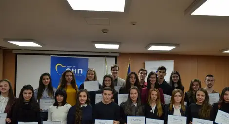 Две русенски ученички на посещение в Брюксел с евродепутата Мария Габриел