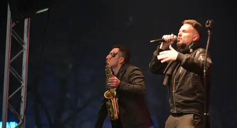 Хиляди посрещнаха  Нова година в Русе с песните на Графа и традиционното Дунавско хоро