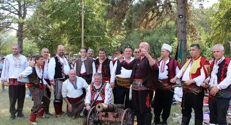 Черешовото топче беше вълнуваща атракция за всички в комитския събор.             Снимка: ОА