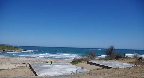 Бетонираха плажа на къмпинг &ldquo;Юг&rdquo; в залива Корал /галерия/