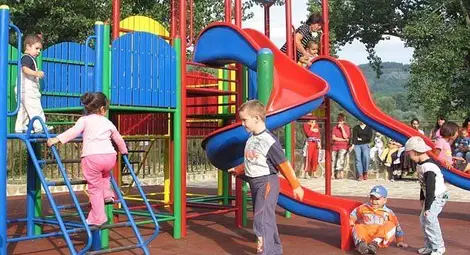 Забавачката за малките: Ако е задължителна, ще е безплатна