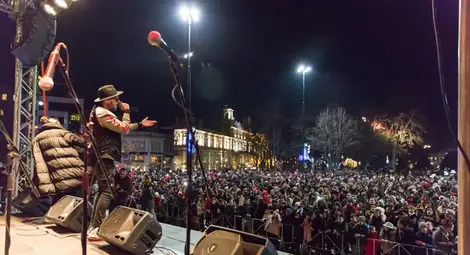 Пламен Стоилов пред хилядите на площада: Изминалата година беше успешна за Русе Пламен Стоилов пред хилядите на площада: Изминалата година беше успешна за Русе