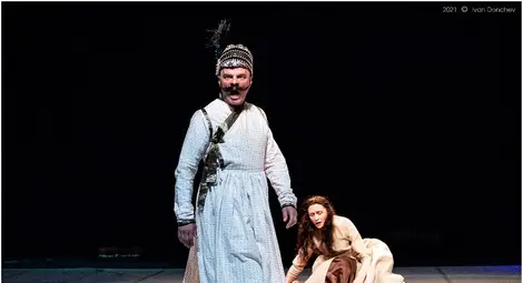 Режисьорът на &bdquo;Шахнаме: Сказание за Зал&ldquo; Елена Панайотова преди гостуването в Русе: Това е една любовна история от древността, нещо като Ромео и Жулиета, но с хепиенд