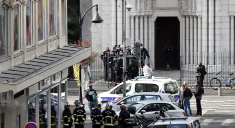 Трима убити в църква в Ница, обезглавена е жена Трима убити в църква в Ница, обезглавена е жена