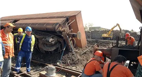 Дерайлиралият влак возел 1 440 това брикети за ТЕЦ Бобов дол /галерия/