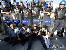 Протестиращ убит при сблъсъци с полицията в Южна Турция