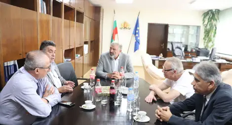 Проекти и планове представи областният управител на Русе Драгомир Драганов пред бившите си колеги Проекти и планове представи областният управител на Русе Драгомир Драганов пред бившите си колеги