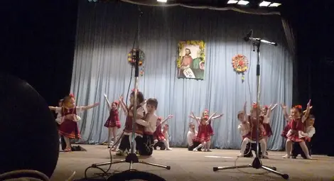 Три поколения николовчани  пяха и танцуваха за 24 май /галерия/