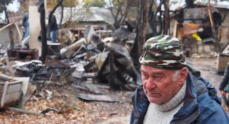 Пожар изпепели бунгала в Рибарското селище край &bdquo;Златните&ldquo; /галерия/